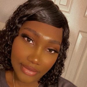 Meet your Posher, Minaa